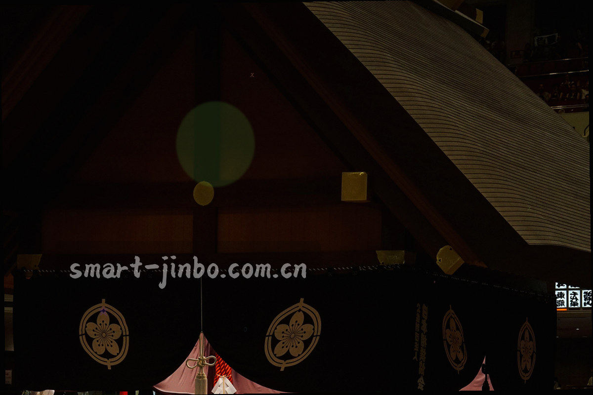 从检索服务、确认设备型号到师傅上门的四步流程示意，节点之间由柔和曲线连接